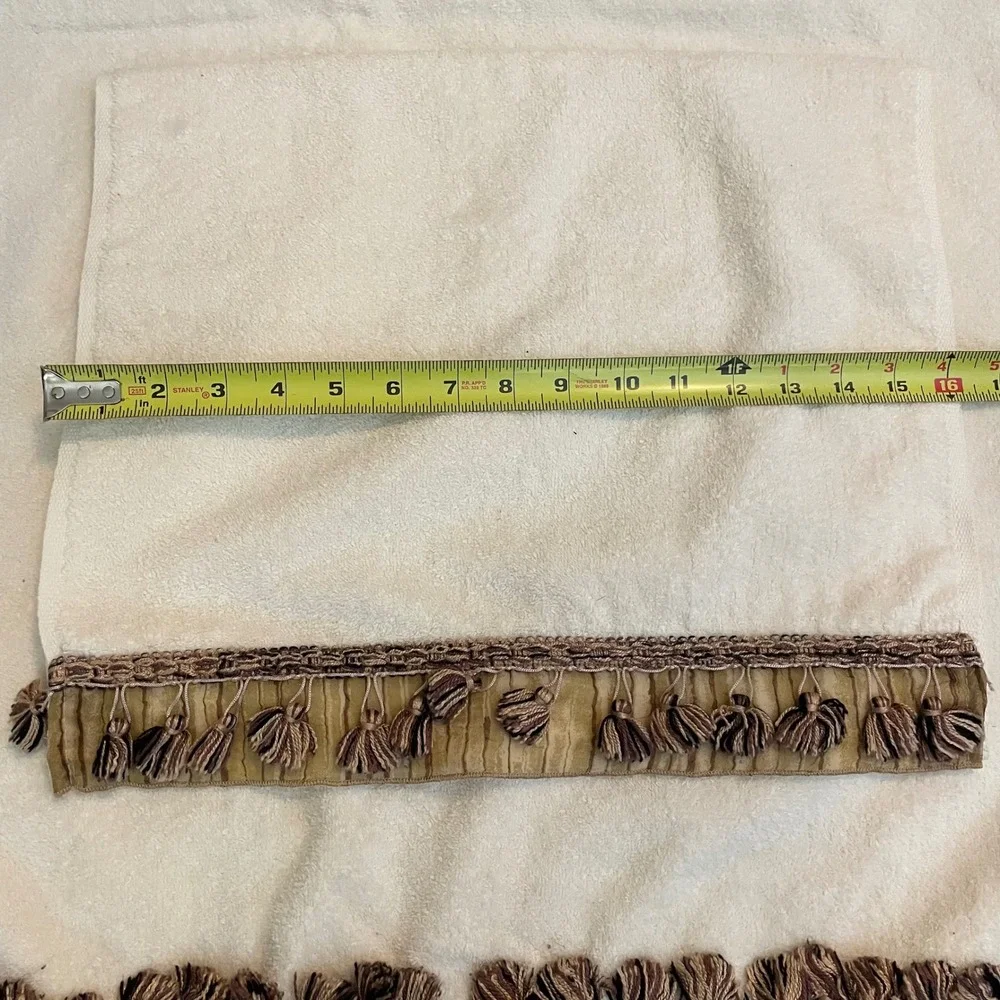 Avanti linens decorative